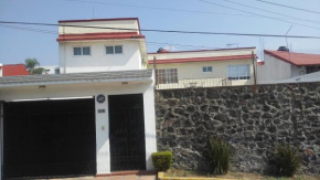 Casa privada completa , para 8 personas para descanso y o trabajo tambien por habitacion con baño privado para 2 o 4 personas compartiendo areas comunes